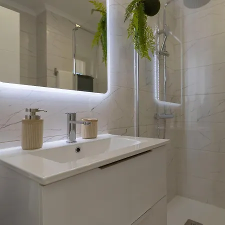 Stunning Modern In Oura Beach Διαμέρισμα