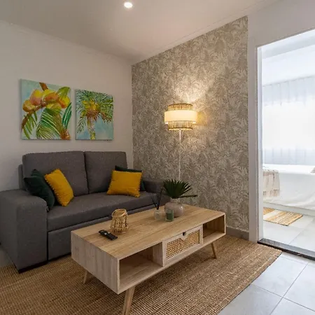 Stunning Modern In Oura Beach Apartment *